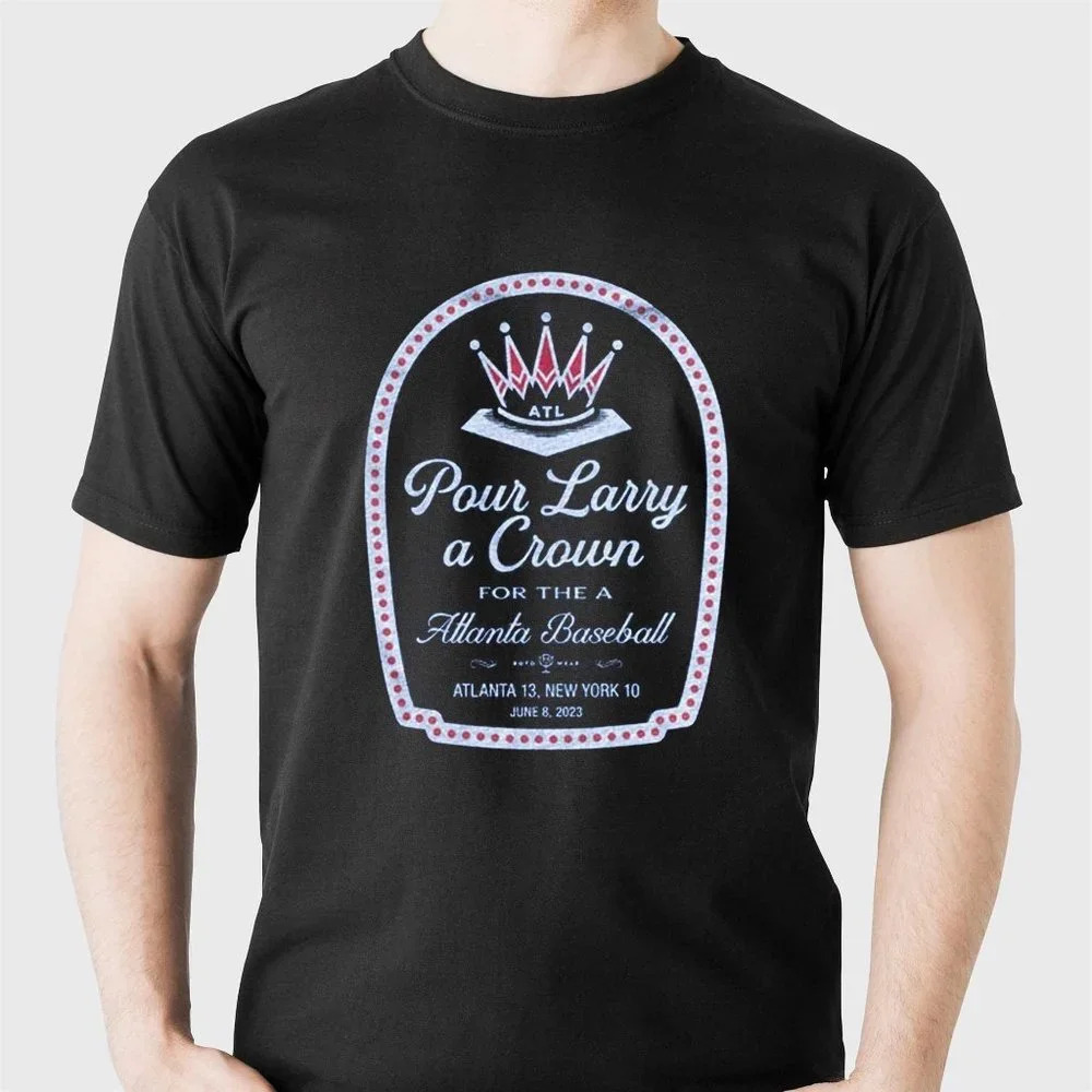 Pour Larry A Crown Tshirt